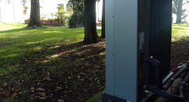 Unità esterna pompa di calore monoblocco NIBE F2040 per villa monofamiliare.