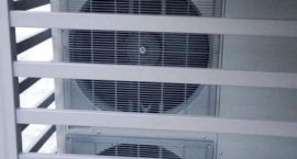 Impianti aerotermici Roma - Pompa di calore unità esterna per impianto aerotermico di riscaldamento, raffrescamento e acqua calda in villa