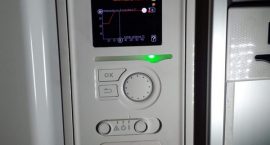 Pannello di controllo pompa di calore geotermica NIBE F1245 per impianto idrotermico integrato con fotovoltaico.