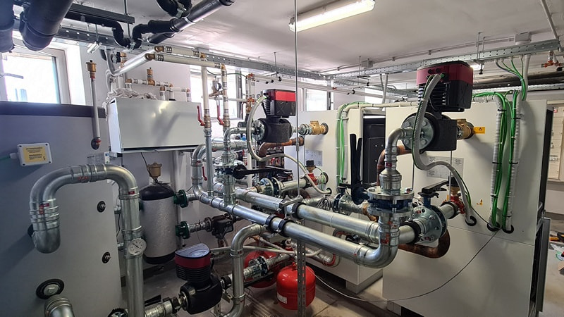 Centrale termica impianto geotermico per azienda.